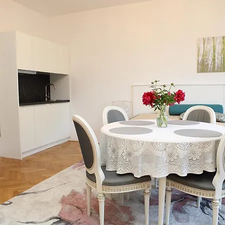 Апартаменты Apartma V Srdci Podebrad